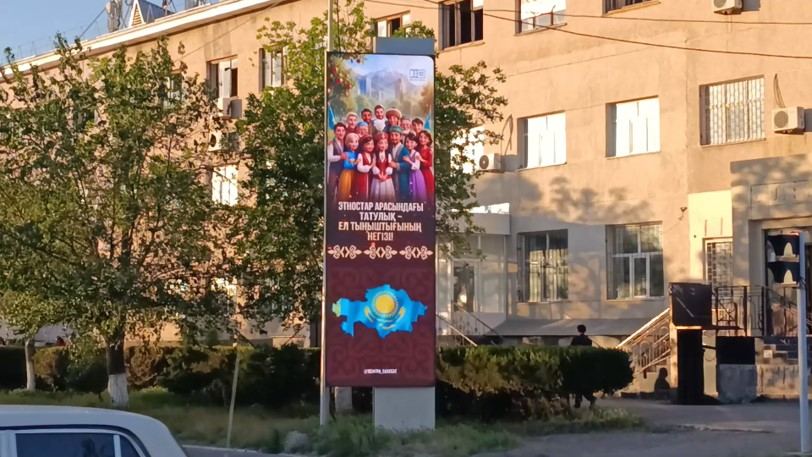 Наружная реклама в Кентау: пр. Яссави, уг. ул. Толе би (восток)